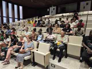 Public de jeunes participants réuni dans l'amphithéâtre lors de la LCOY Guyane 2025